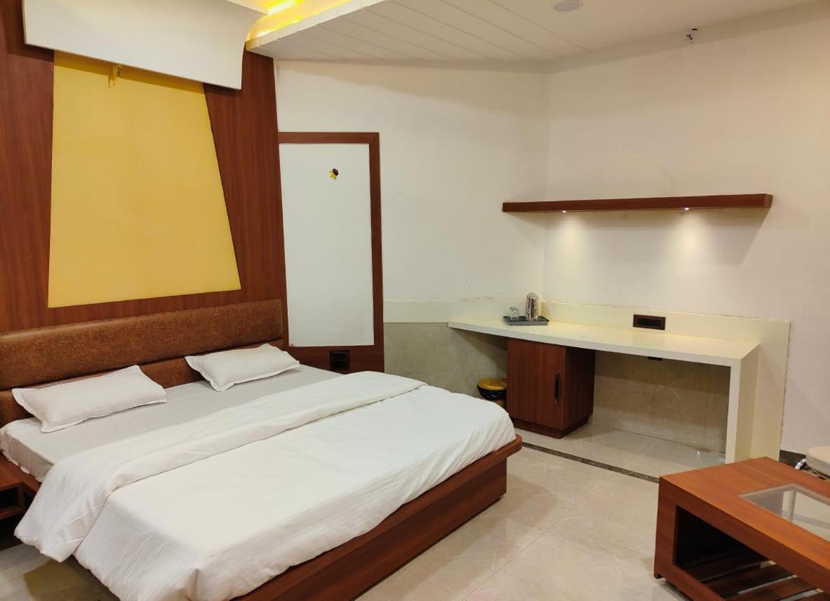 Krishnam Resort Jabalpur Extérieur photo
