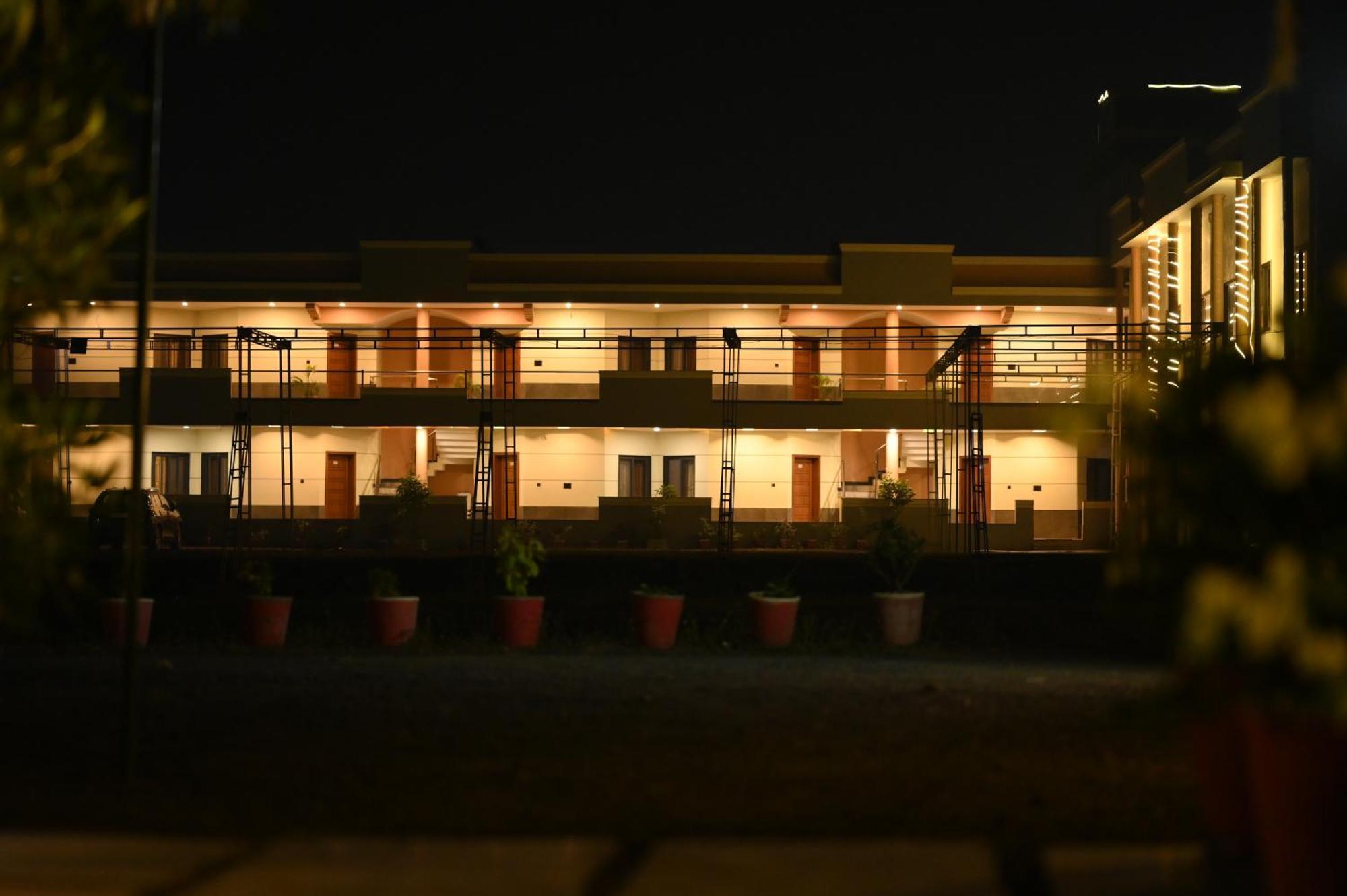 Krishnam Resort Jabalpur Extérieur photo