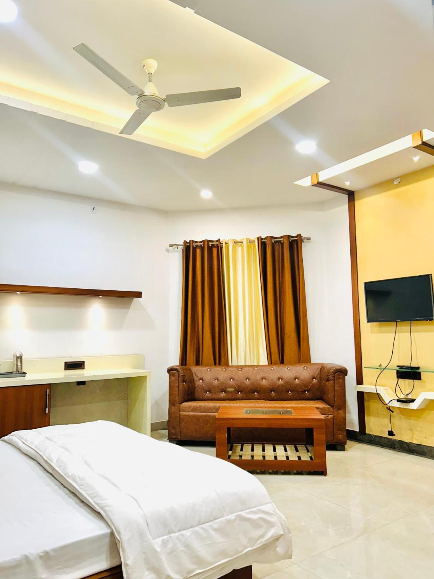 Krishnam Resort Jabalpur Extérieur photo