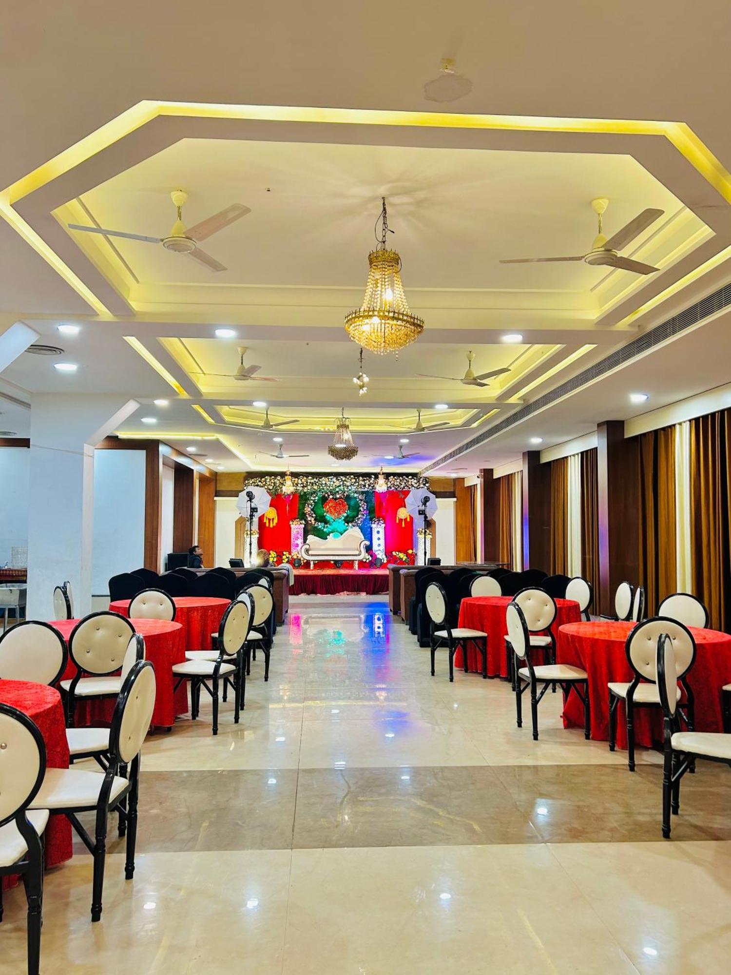 Krishnam Resort Jabalpur Extérieur photo