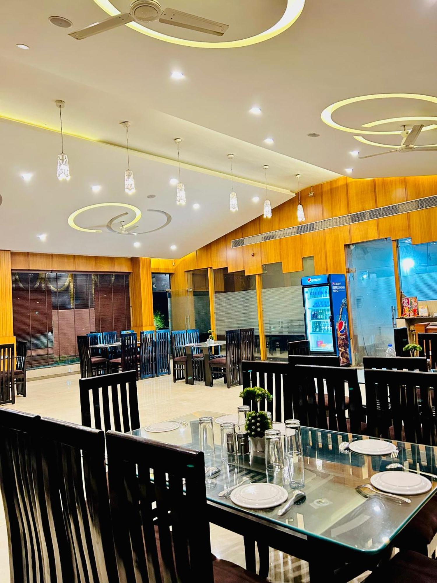 Krishnam Resort Jabalpur Extérieur photo
